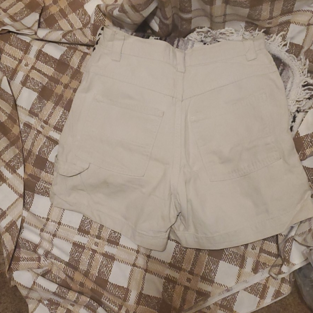 Shorts - Picture 3 of 7
